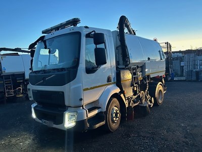 Lot 77 - 2019 (69 Plate) Volvo FL Johnston Sweeper Euro 6