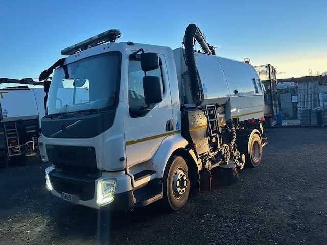 Lot 77 - 2019 (69 Plate) Volvo FL Johnston Sweeper Euro 6
