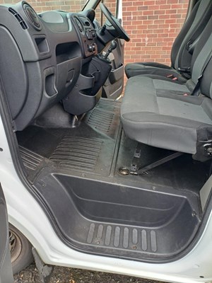 Lot 35 - 2018 Renault Master 35 Luton Box LWB Van Euro 6