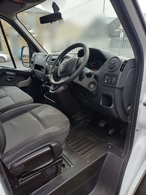 Lot 35 - 2018 Renault Master 35 Luton Box LWB Van Euro 6