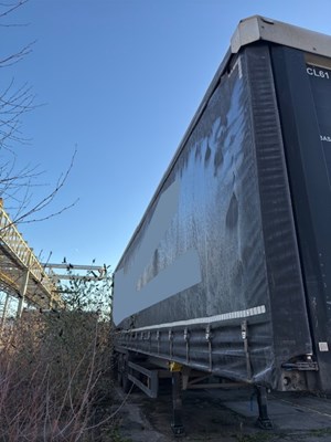 Lot 52 - 2015 Schmitz Cargobull Curtainside Trailer