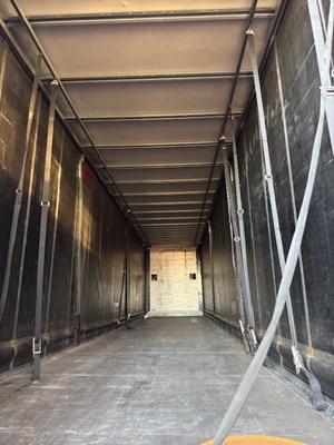 Lot 52 - 2015 Schmitz Cargobull Curtainside Trailer