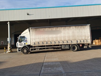 Lot 2 - 2019 Renault Trucks D Rigid Curtainside Euro 6