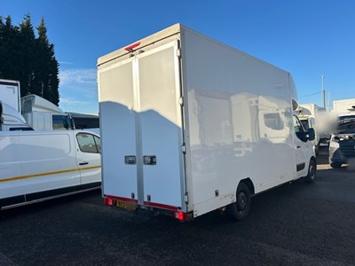 Lot 21 - 2021 Renault Master Low Rider Luton Box Van Euro 6