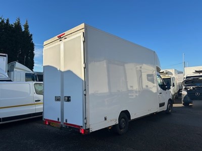 Lot 21 - 2021 Renault Master Low Rider Luton Box Van Euro 6