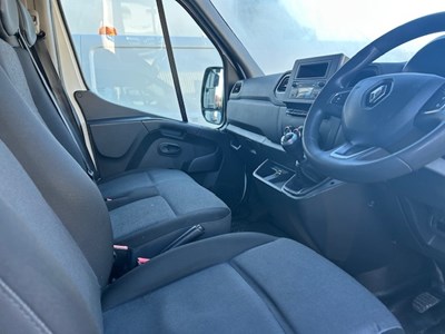 Lot 21 - 2021 Renault Master Low Rider Luton Box Van Euro 6