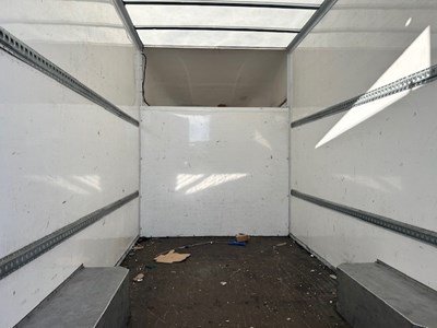Lot 21 - 2021 Renault Master Low Rider Luton Box Van Euro 6