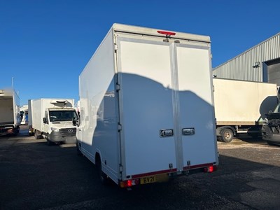 Lot 21 - 2021 Renault Master Low Rider Luton Box Van Euro 6