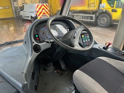 Lot 23 - 2009 (59 Plate) Optare Solo M1030 Single Deck 32 Seat Bus Euro 4