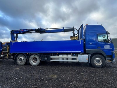 Lot 9 - 2017 (67 Plate) Volvo FM450 6x2 Globetrotter Cab Rigid Brick Grab with Drag Trailer Euro 6