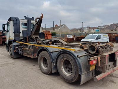 Lot 59 - 2011 (61 Plate) Volvo FM.330 6x4 Rigid Hookloader Euro 5