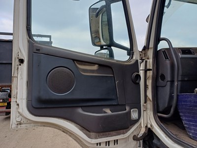 Lot 59 - 2011 (61 Plate) Volvo FM.330 6x4 Rigid Hookloader Euro 5