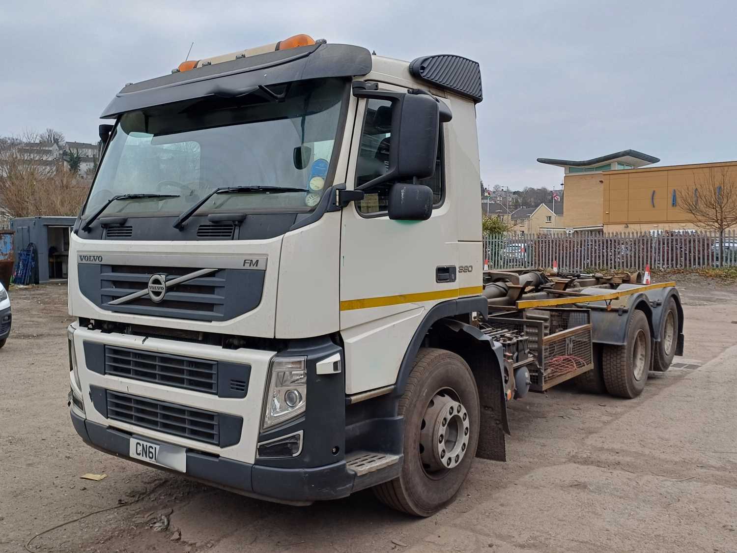 Lot 59 - 2011 (61 Plate) Volvo FM.330 6x4 Rigid Hookloader Euro 5