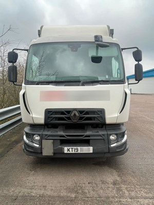 Lot 1 - 2019 Renault Trucks D 18T Rigid Curtainside Euro 6