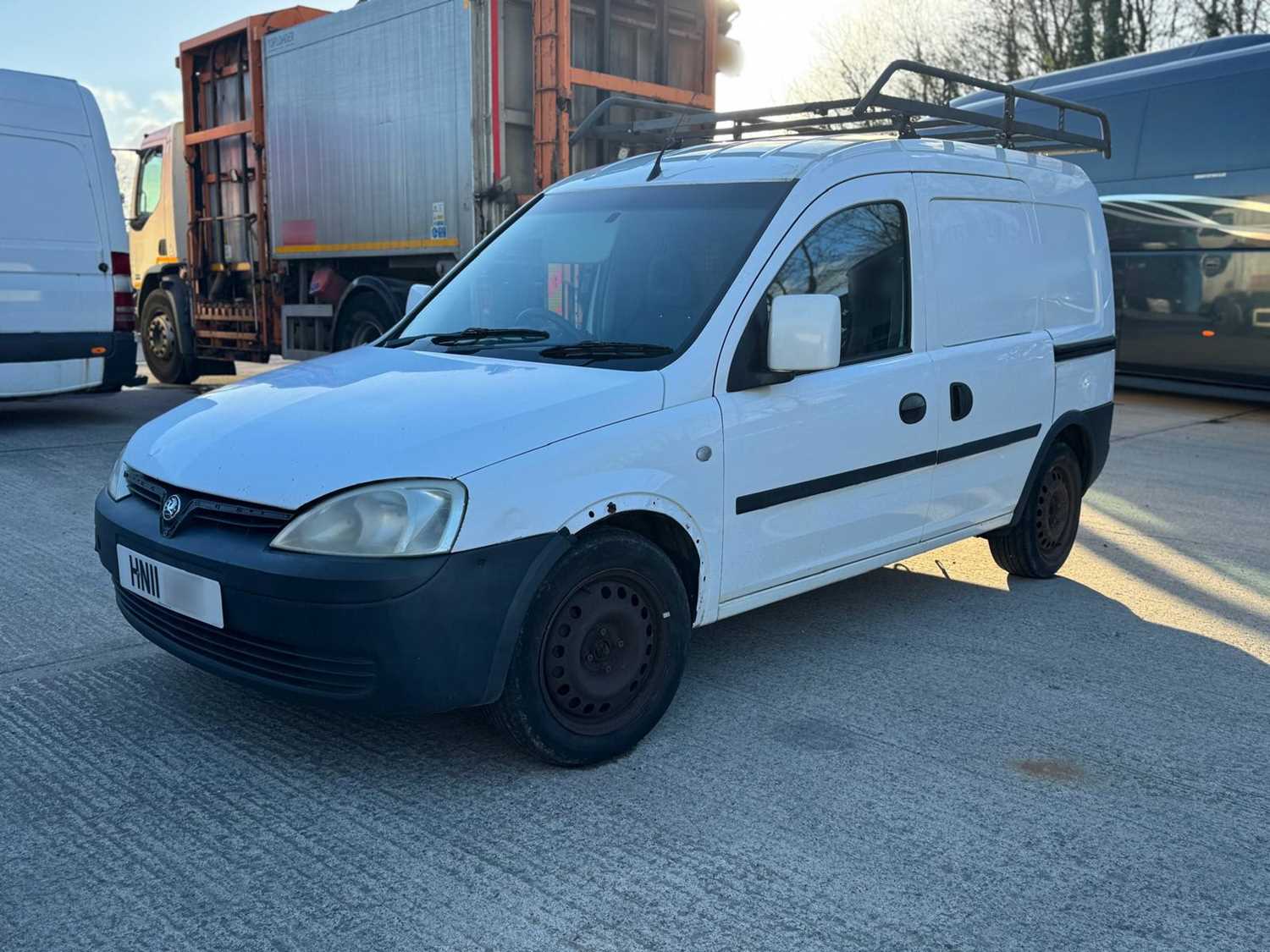 Lot 27 - 2011 Vauxhall Combo 2000 CDTI 16V Panel Van Euro 4