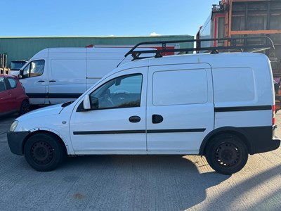 Lot 27 - 2011 Vauxhall Combo 2000 CDTI 16V Panel Van Euro 4