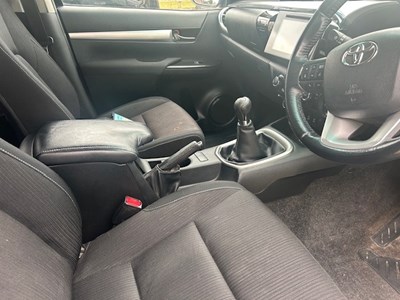 Lot 25 - 2017 Toyota Hilux Invincible Double Cab Euro 6