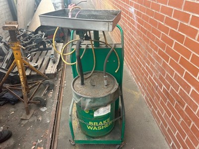Lot 79 - Unic Brake Cleaner