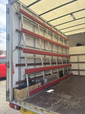 Lot 59 - Glass Frail / Racking