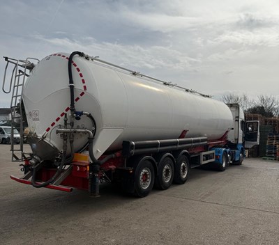 Lot 53 - 2003 Feldbinder Powder Tanker Trailer