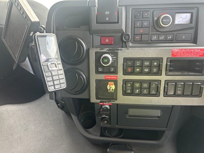 Lot 3 - 2017 Renault T480 Comfort 6x2 Tractor Unit Euro 6