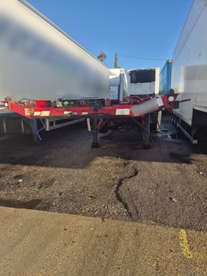 Lot 80 - 2007 Dennison Splitter Skelly Trailer