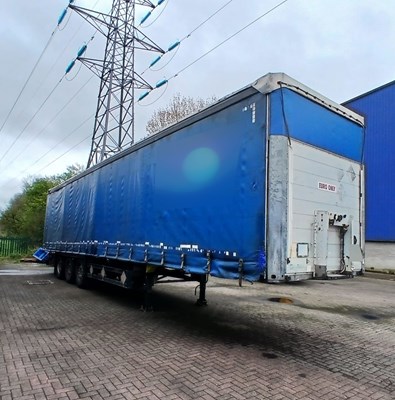 Lot 27 - 2011 Schmitz Tri Axle Curtainside Trailer