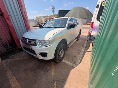 Lot 34 - 2015 Mitsubishi L200 4LIFE LB DCB DI-D 4X4 Pickup Euro 5