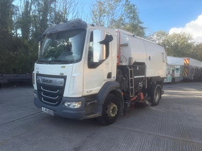 Lot 3 - 2019 DAF LF 230 LHD Road Sweeper Euro 6