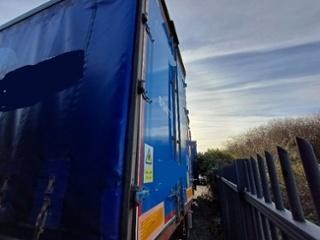 Lot 63 - 2011 Montracon Tri-Axle Curtainsider Straight Frame Trailer